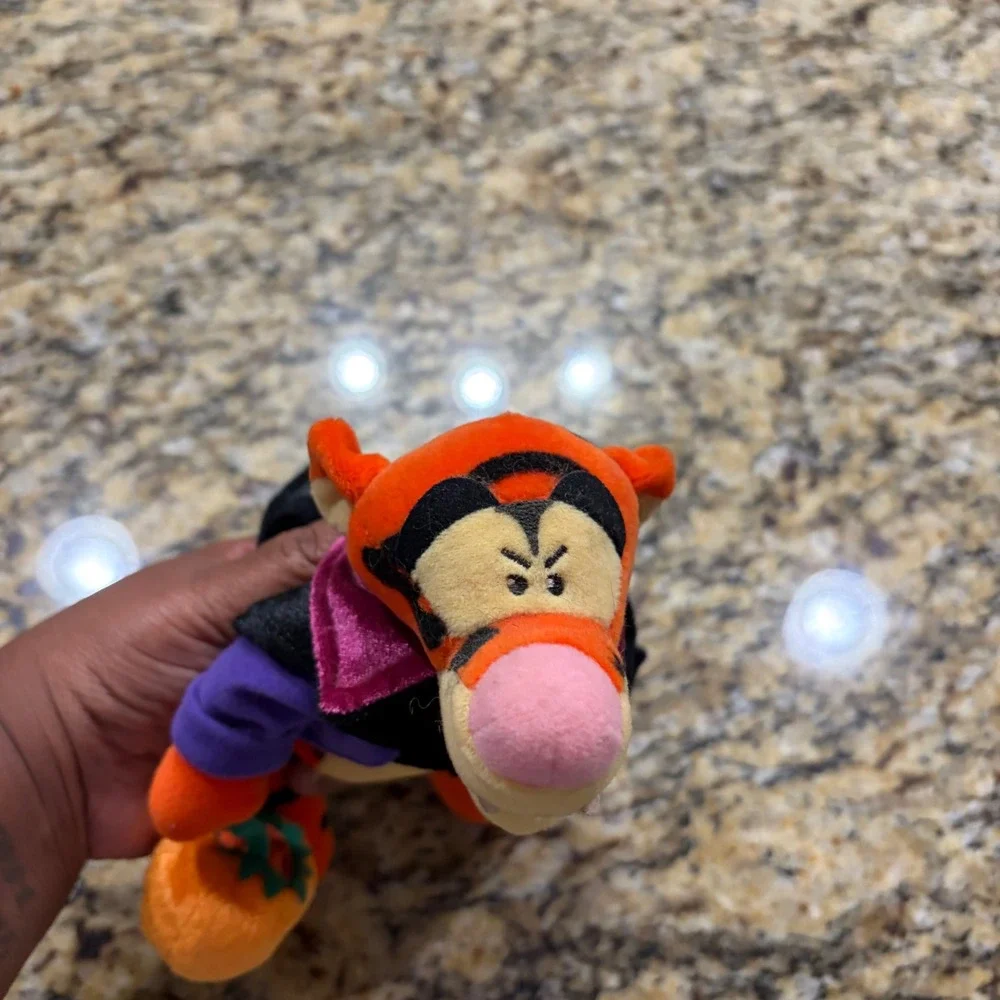 Disney Store Tigger Halloween Vampire Plush Bean Bag Orange Purple Pumpkin 8 in